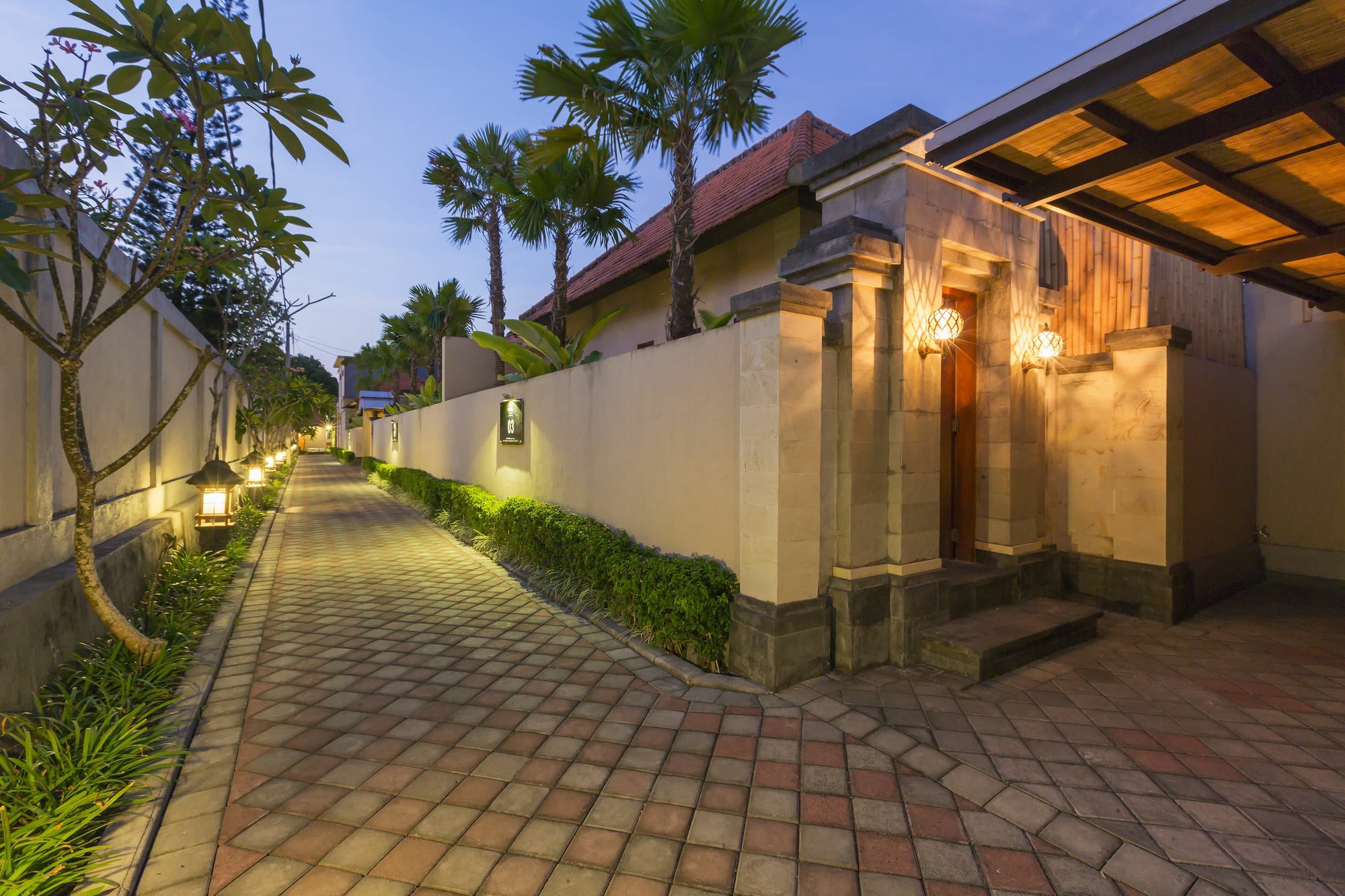 Kubal Bed And Living Hotel Seminyak  Exterior photo